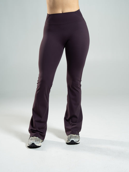 Aura Ultra-High Rise Flared Pant Long - Black Garnet